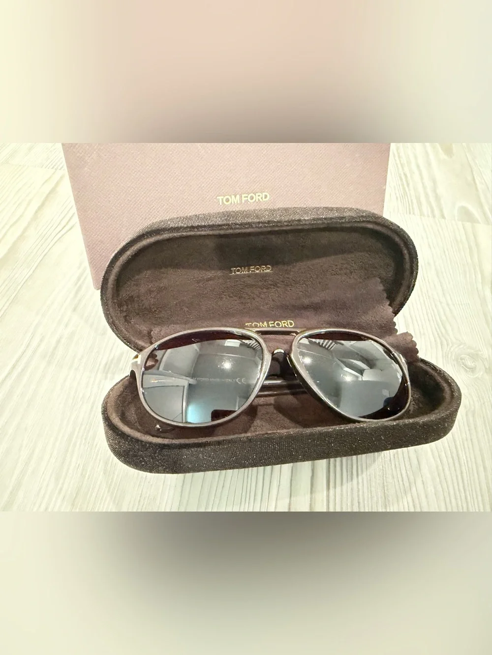 Tom Ford Brown Aviator Sunglasses with Case and Authenticity Card. GUC